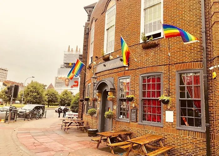 Home Brighton Backpackers